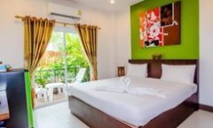 Baan Yuyen Karon Guesthouse in Karon