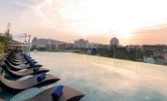 Oakwood Hotel Journeyhub Phuket in Patong