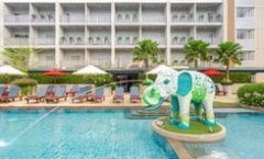 Ramada by Wyndham Phuket Deevana Patong in Patong