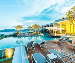 Friendship Beach Resort & Atmanjai Wellness Centre in Patong