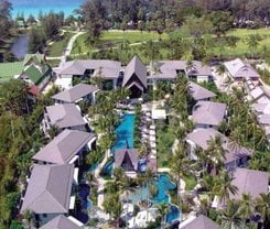 Rawai Palm Beach Resort in Surin